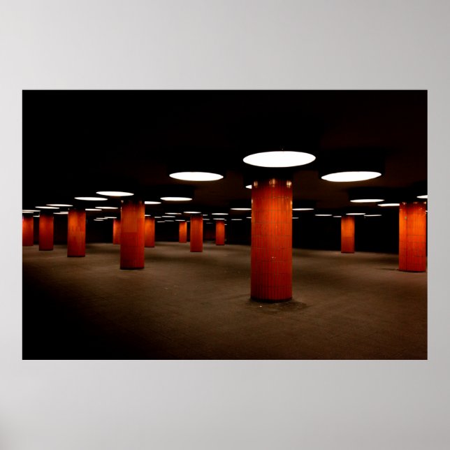 PÓSTER RED POST UNDER CEILING LIGHT AT NIGHT (Frente)