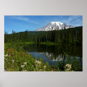 Póster Reflejo del lago del Monte Rainier con flores silv