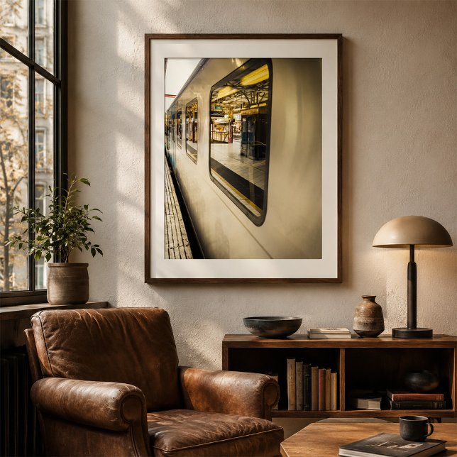 Póster Reflejos de Tren Urbano Plataforma de Ciudad Moder (Subido por el creador)