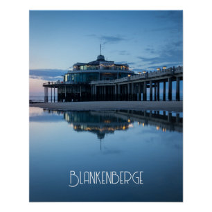 Póster Reflejos del muelle de Blankenberge en la hora azu