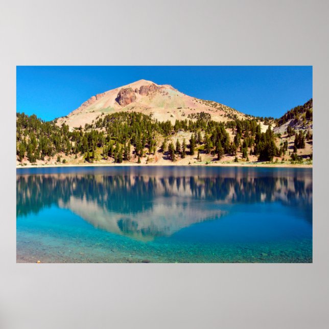Póster Reflexiones Sobre El Lago Helen, Volcánico De Lass (Frente)
