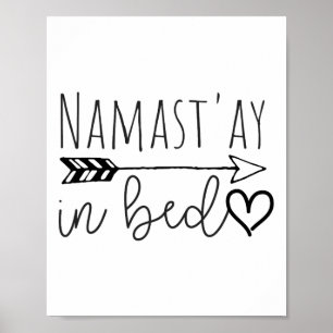Póster Regalo divertido de Namastay en la cama Yoga Chica