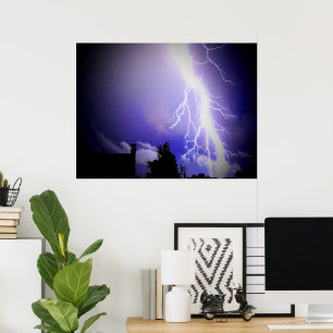 Póster Relámpagos en un cielo azul oscuro