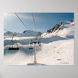 Póster remonte en paisaje nevoso soleado