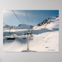 remonte en un paisaje soleado y nevado