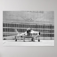República F-84F en la rampa en el campo de Moffett