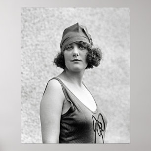 Póster Retrato de Belleza en Baño, 1922. Foto Antigua