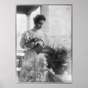 Póster Retrato de Helen Keller Watering Plants