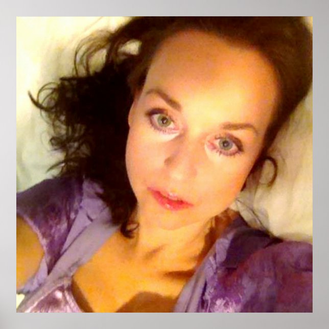 Póster Retrato de hermosa foto de color de mujer (Frente)