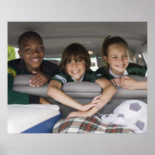 Póster Retrato de niños sonrientes en coche