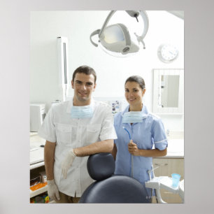 Póster Retrato del dentista y su asistente en un