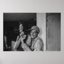 Retrato europeo negro y blanco de 1968 de un joven