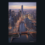 Póster Río Chicago y Torre Trump desde arriba<br><div class="desc">Río Chicago y Torre Trump desde arriba durante la puesta de sol en diciembre con cielos claros y nítidos. | Berthold Trenkel | AssetID: 140320910</div>