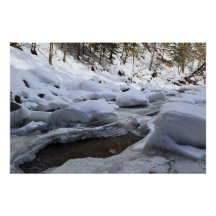 Río de montaña invernal – Wild Nature Rumania