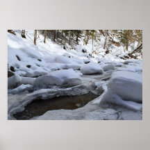 Río de montaña invernal – Wild Nature Rumania