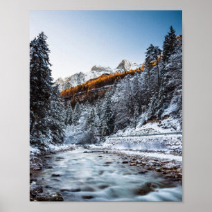 Póster Río de otoño e invierno, bosque y montañas