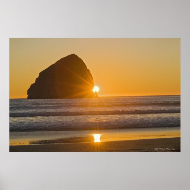 Póster Roca De Sunburst Y Haystack En El Cabo De Kiwanda (Frente)