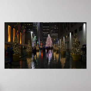 Póster Rockefeller Center Christmas Tree in Reflection