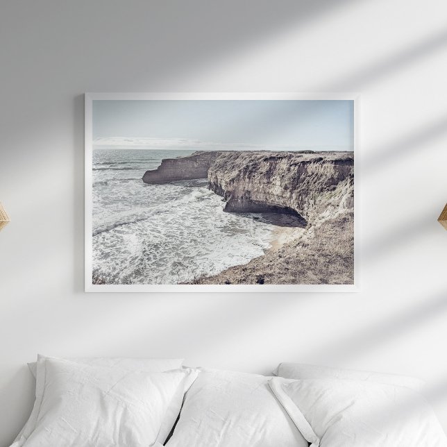 Póster Rocky Beach Ocean Shore (Rocky Beach Ocean Shore Poster in a boho white bedroom with pillows.)