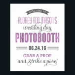 Póster Rótulo de la caja de fotos de la boda púrpura gris<br><div class="desc">8 x 10" tamaño poster de foto de boda personalizado se puede personalizar con nombres de novia y novio y texto de fecha de boda. El Rótulo dice: "Bienvenidos a la cabina de fotos del día de la boda de Bride y Groom, fecha del boda (xx.xx.xx), toma un objeto y...</div>