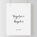 Póster Rótulo de Tarjetas y Regalos de España<br><div class="desc">Este sencillo cartel español y negro es perfecto para una ducha de boda o de novia moderna. El diseño, sencillo y elegante, presenta una tipografía de escritura clásica y elegante en blanco y negro. Haz que la línea de texto en la parte inferior del cartel sea tuya, incluyendo la fecha,...</div>