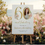 Póster Rubor Pink Floral Photo 60th Birthday Welcome Sign<br><div class="desc">Elegante Signo de Bienvenida a los 60 Años con Foto | Floral & Gold Accents Bienvenidos a su celebración de un hito con este impresionante cartel de bienvenida de 60 años, con delicadas flores de acuarela y elegantes acentos dorados. Diseñado para resaltar tu foto personalizada, este cartel le da un...</div>
