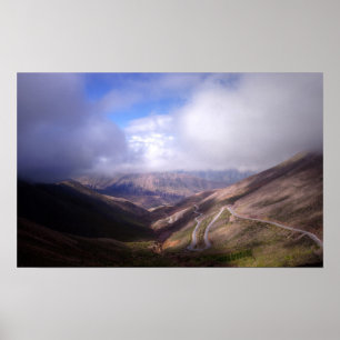 Póster Salta Mountain Serpentine Road Con Nubes Bajas