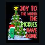 Póster Santa Pickle Christmas Tree Lights Fun Pickle Rega<br><div class="desc">Santa Pickle: Árbol de Navidad enciende regalos divertidos de picante</div>