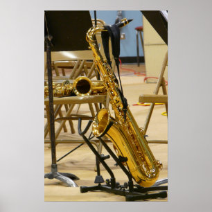 Póster Saxofón en pie en el recital del jazz