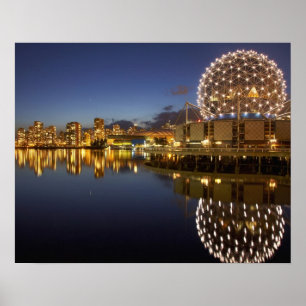 Póster Science World y CBD reflejados en False Creek,