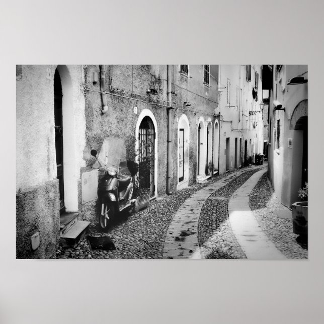 Póster Scooter en una calle de Italia en blanco y negro (Frente)