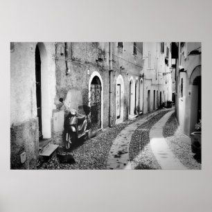 Póster Scooter en una calle de Italia en blanco y negro
