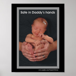 Póster Seguro en las manos de papá