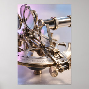 Póster Sextante de latón antiguo, macrofotografía, luz ro