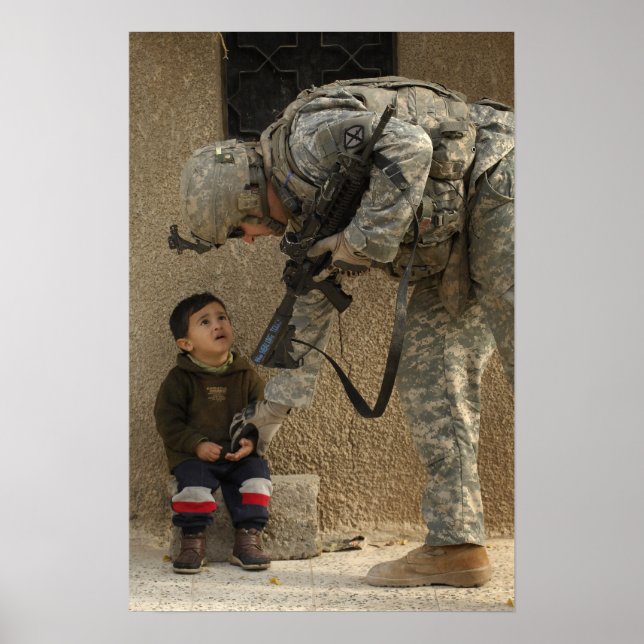 Póster Show Me Where It Hurts Military Soldier and Child (Frente)