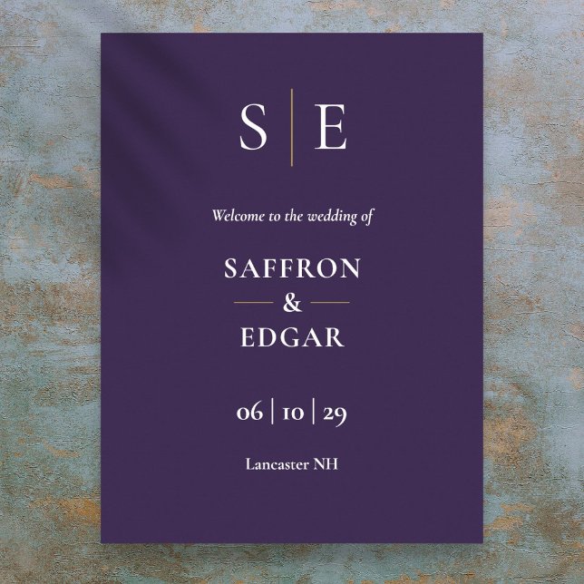 Póster Signo De Bienvenida Del Monograma Púrpura Y Oro (Purple And Gold Monogram Wedding Welcome Sign)