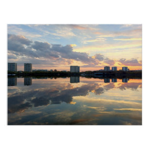 Póster Silencio Dorado — Reflejos Urbanos