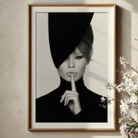 Silencio elegante: Dramático retrato de moda Bardo