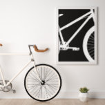 Póster Silhouette blanca y negra frontal de la bicicleta<br><div class="desc">Este poster de estilo contemporáneo tiene una silueta blanca de frente de bicicleta sobre un fondo negro que da un aspecto geométrico y moderno. El color de fondo se puede cambiar fácilmente haciendo clic en "Editar diseño". Esta impresión se muestra en un marco blanco (no incluido).</div>