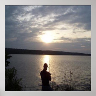 Póster Silhouette del hombre pescando al atardecer