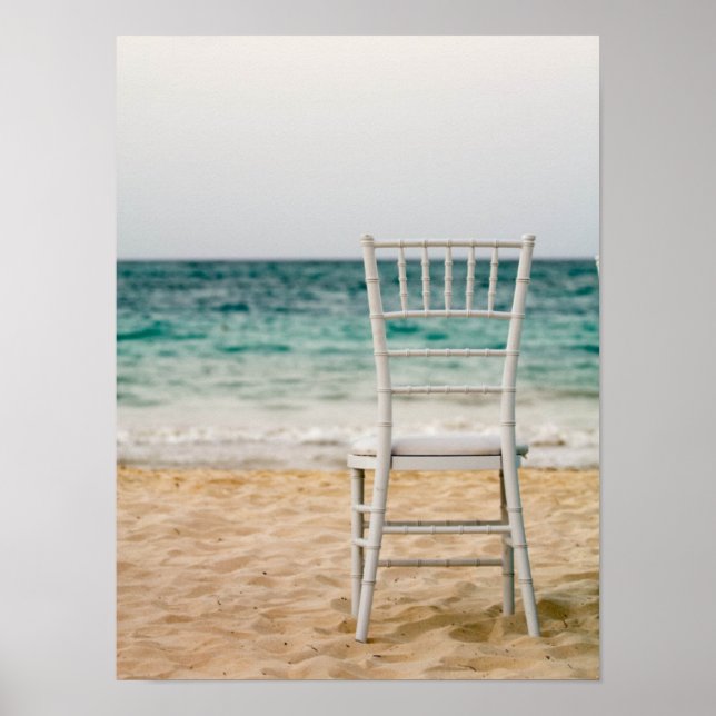 Póster Silla Blanca En La Playa (Frente)