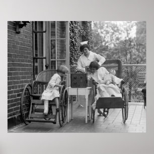 Póster Sillas de ruedas de mimbre, años 20