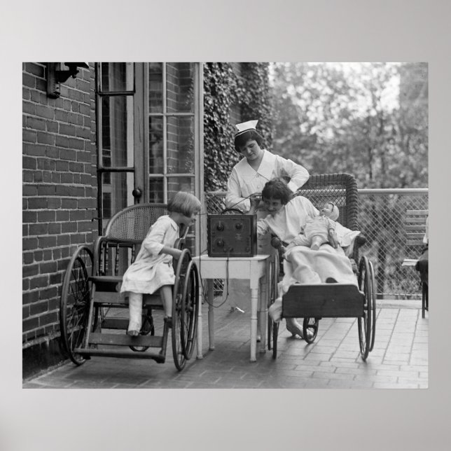 Póster Sillas de ruedas de mimbre, años 20 (Frente)