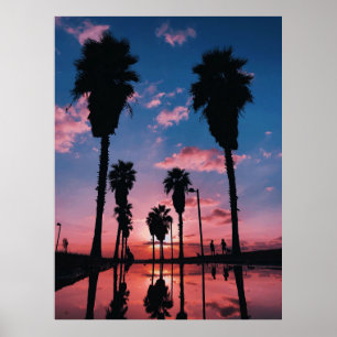 Póster Silueta de árbol bajo un cielo nublado