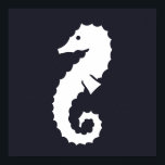 Póster silueta náutica SEAHORSE<br><div class="desc">| LAGO LIFE | NÁUTICO | BARCO | ANCHOR | LAGO LIFE | LA VIDA ES MEJOR EN EL LAGO | DIVERSIÓN | MODA | SIMPLE | AGUA | ACCESORIOS A LA DECORACIÓN EN BARCO DIVERTIDO PARA EL HOGAR | DECORACIÓN TROPICAL NÁUTICA DE LA CASA | DISEÑO CLÁSICO DE SILHOUETTE...</div>