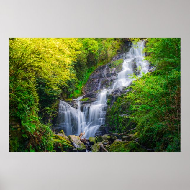 Póster Sinfonía de la Naturaleza: Las Cascadas de Killarn (Frente)