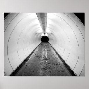 Póster Singapur. Un túnel peatonal iluminado en