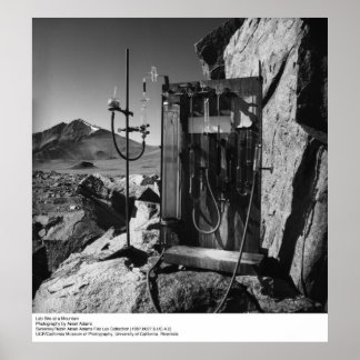 Póster Sitio de laboratorio en una montaña por Ansel Adam