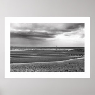 Póster Skate surf en la playa poster blanco y negro