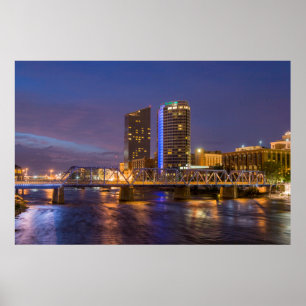 Póster Skyline At Dusk, En El Gran Río